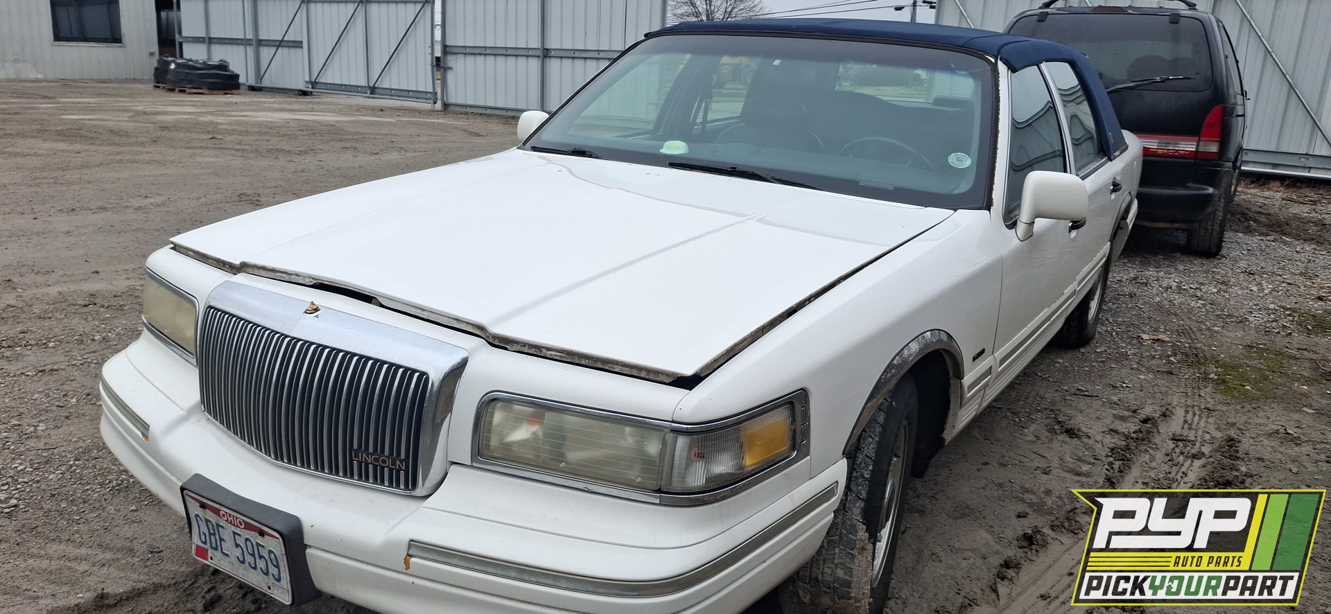1996 LINCOLN TOWN CAR available for parts