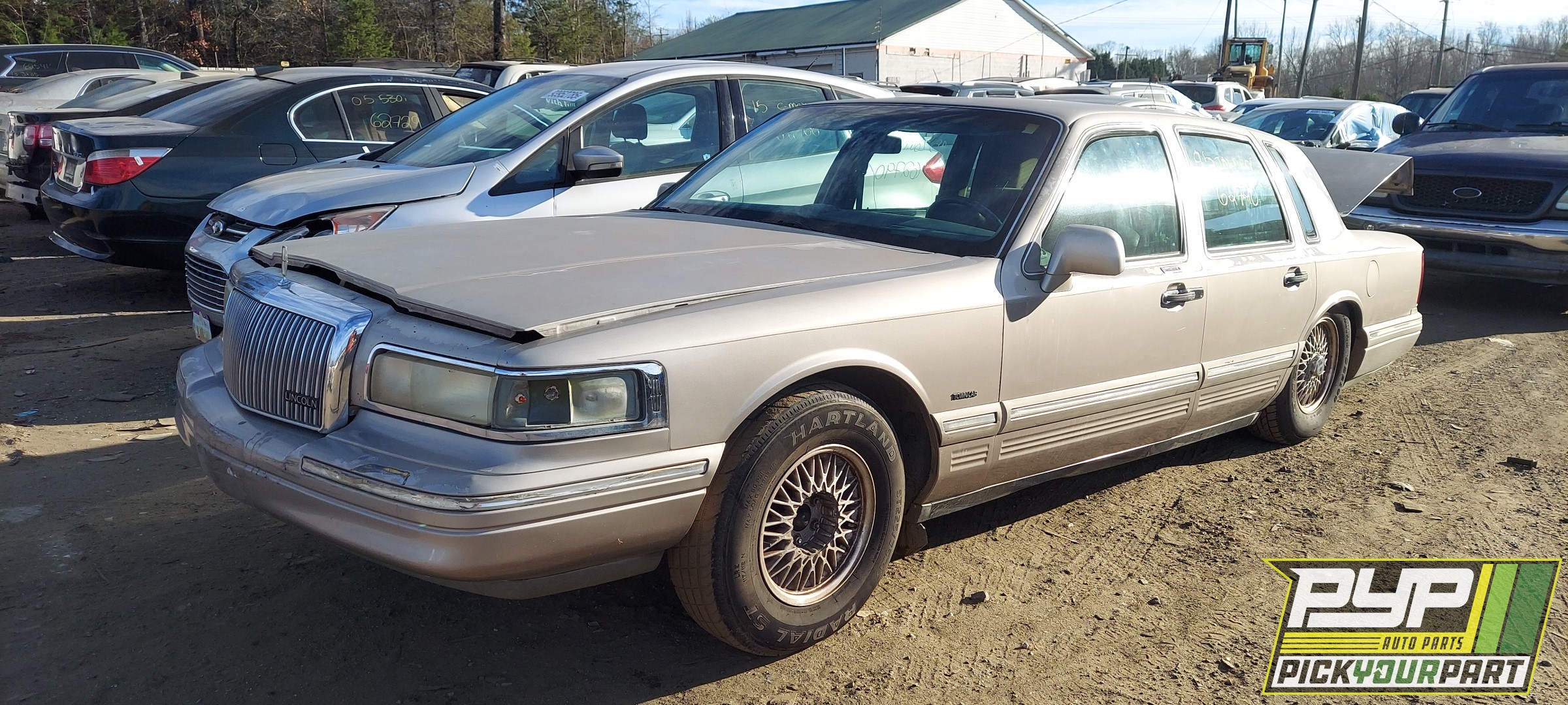 1995 LINCOLN TOWN CAR available for parts