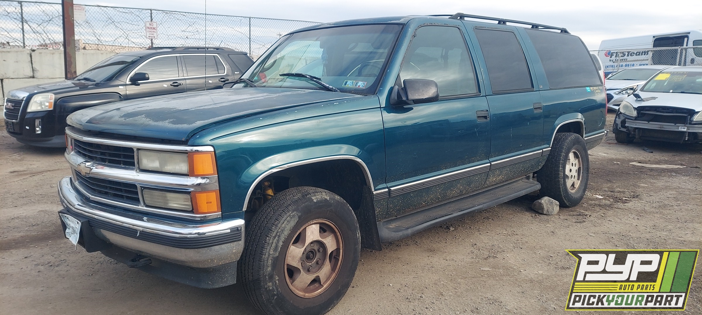 1995 CHEVROLET K1500 SUBURBAN available for parts