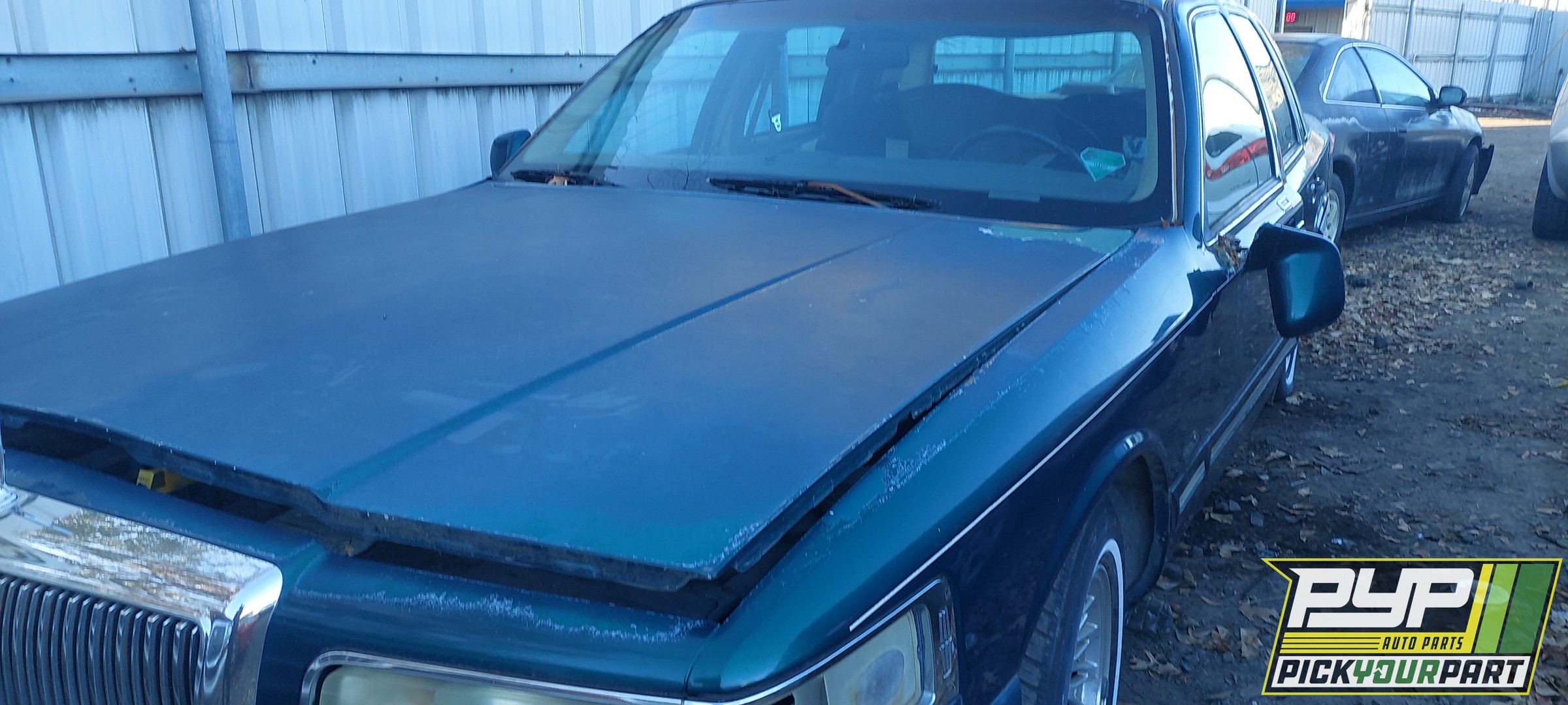 1997 LINCOLN TOWN CAR available for parts