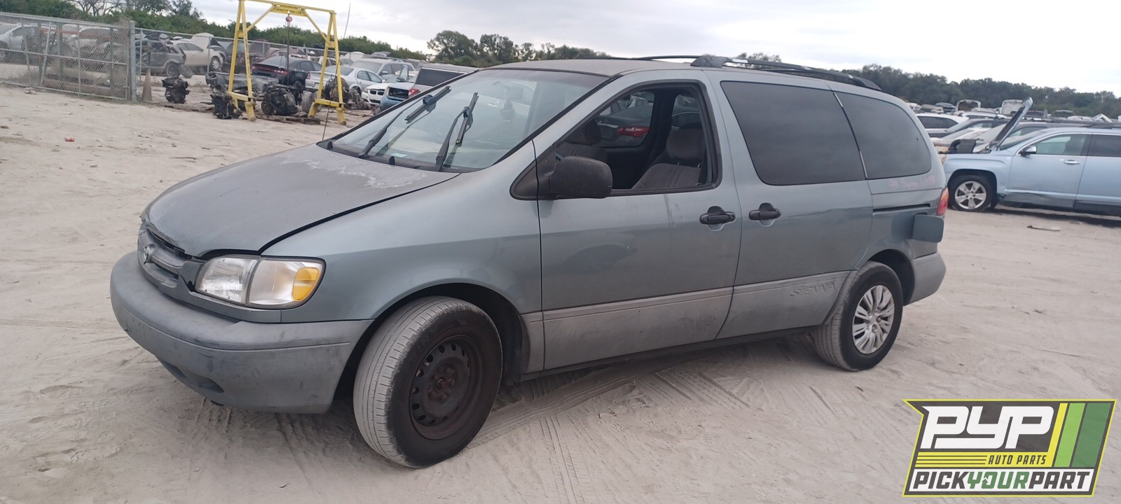 1999 TOYOTA SIENNA available for parts