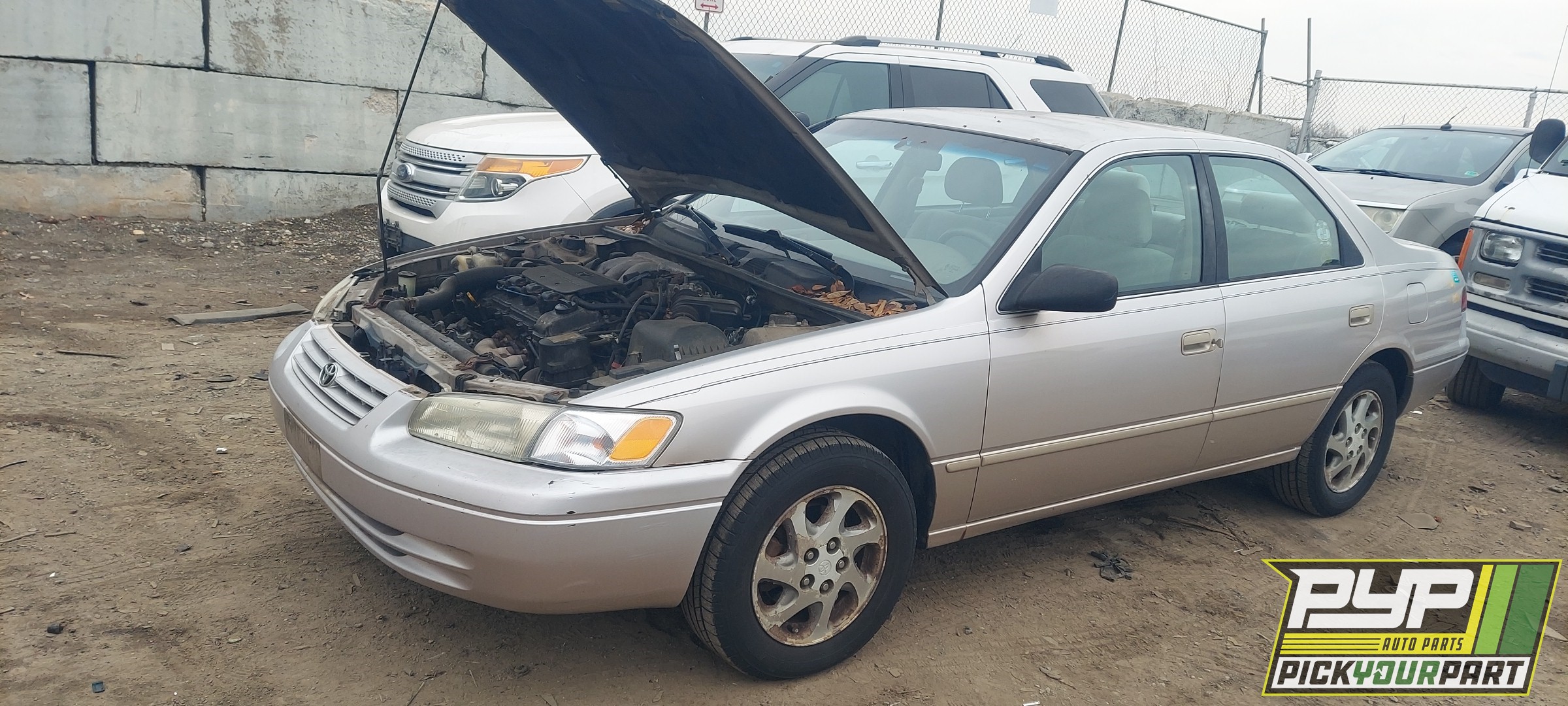1997 TOYOTA CAMRY available for parts
