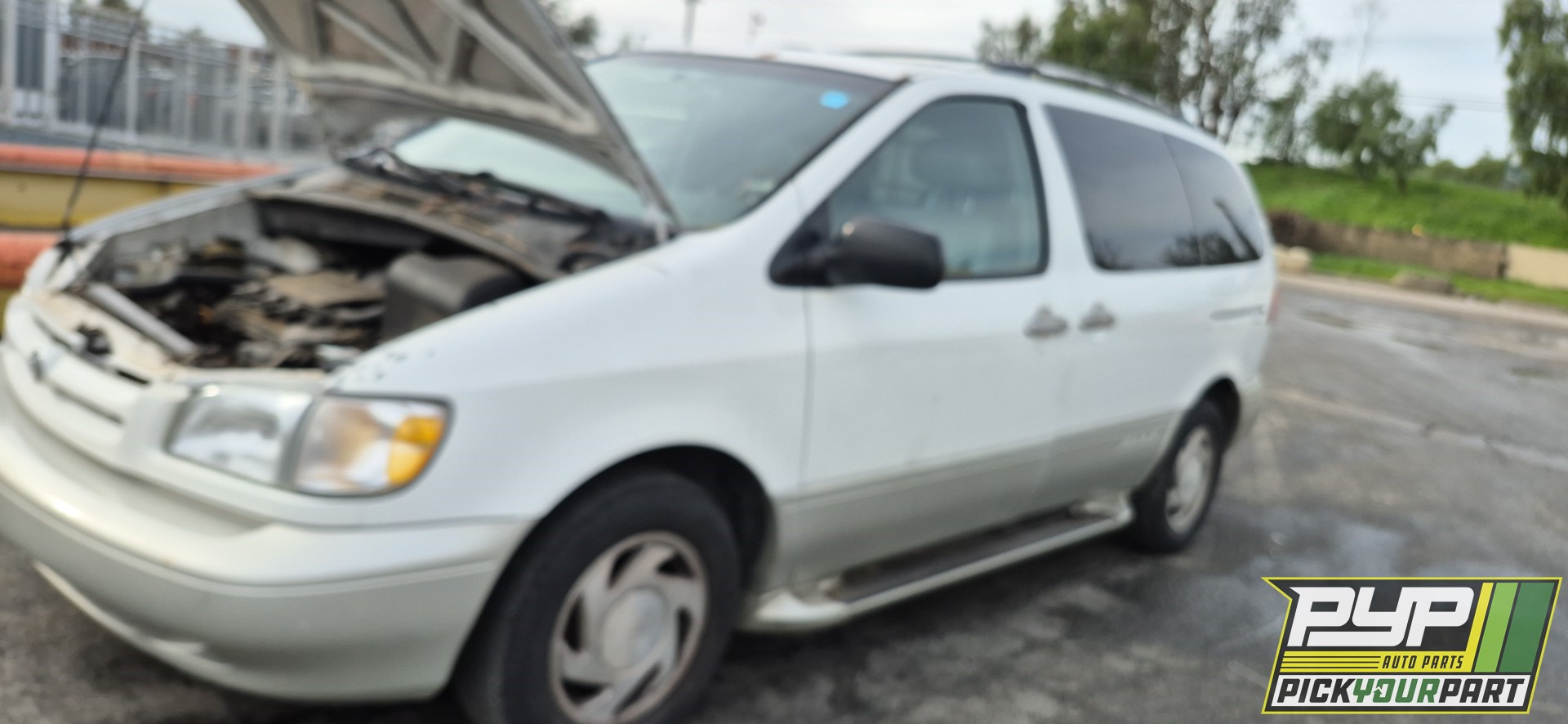 1999 TOYOTA SIENNA available for parts