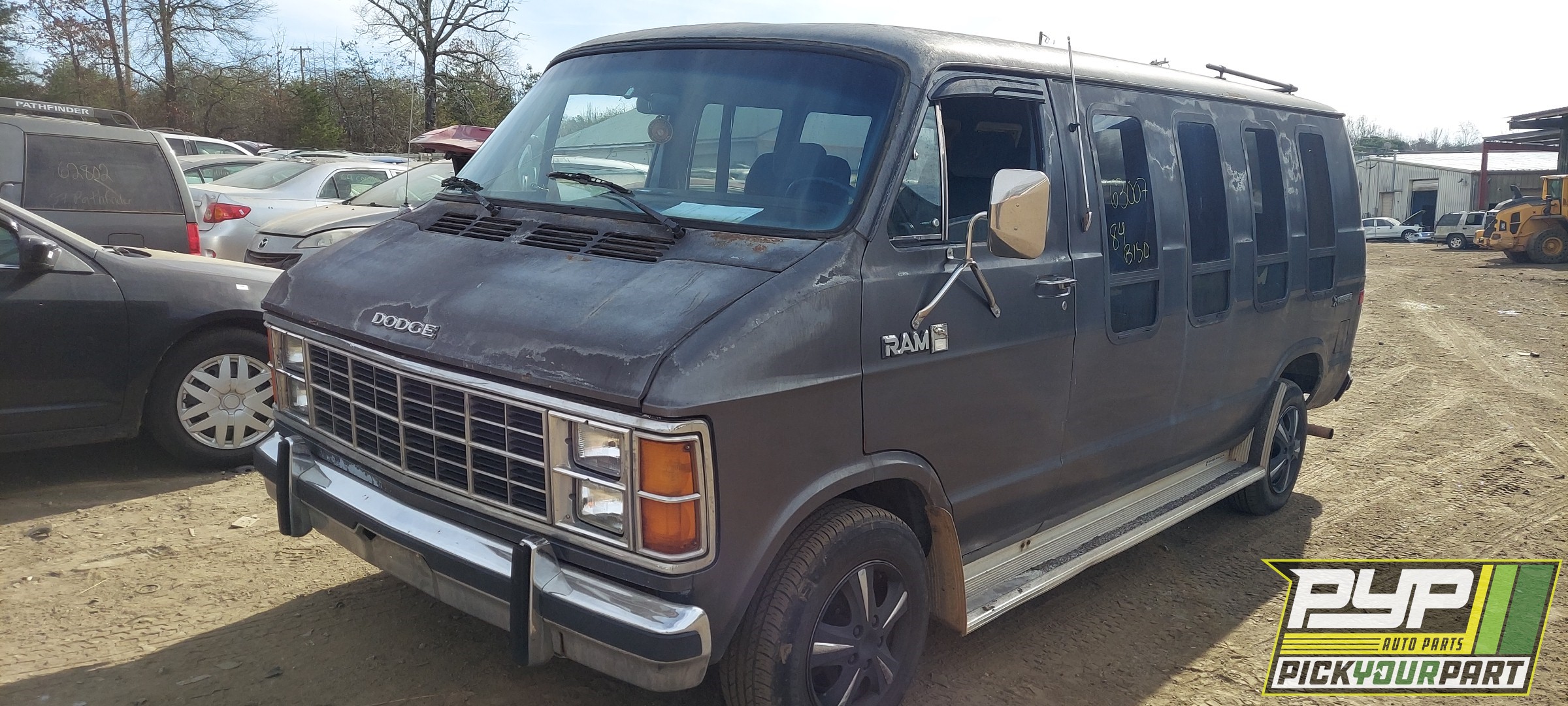 1984 DODGE B150 partes disponibles