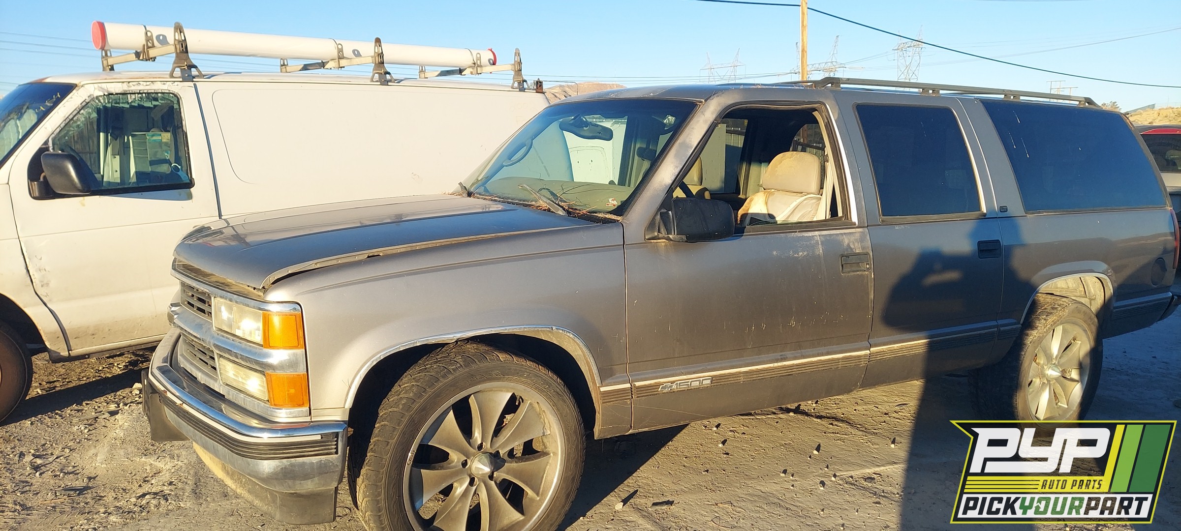 1999 CHEVROLET C1500 SUBURBAN available for parts