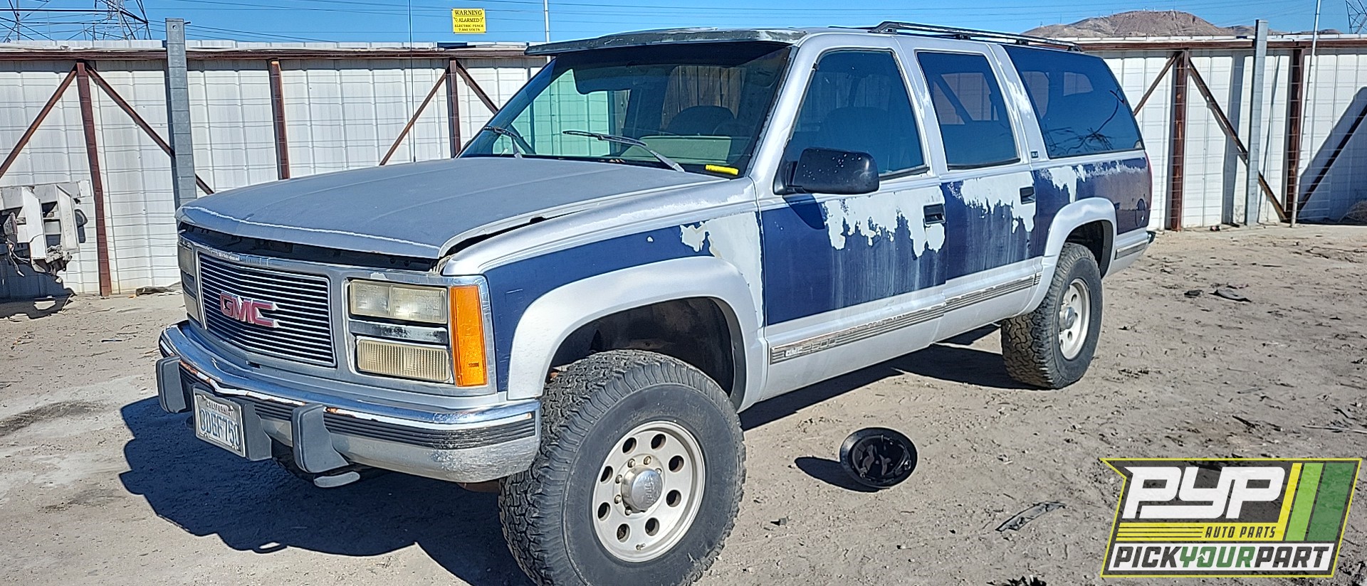1993 GMC K2500 SUBURBAN available for parts
