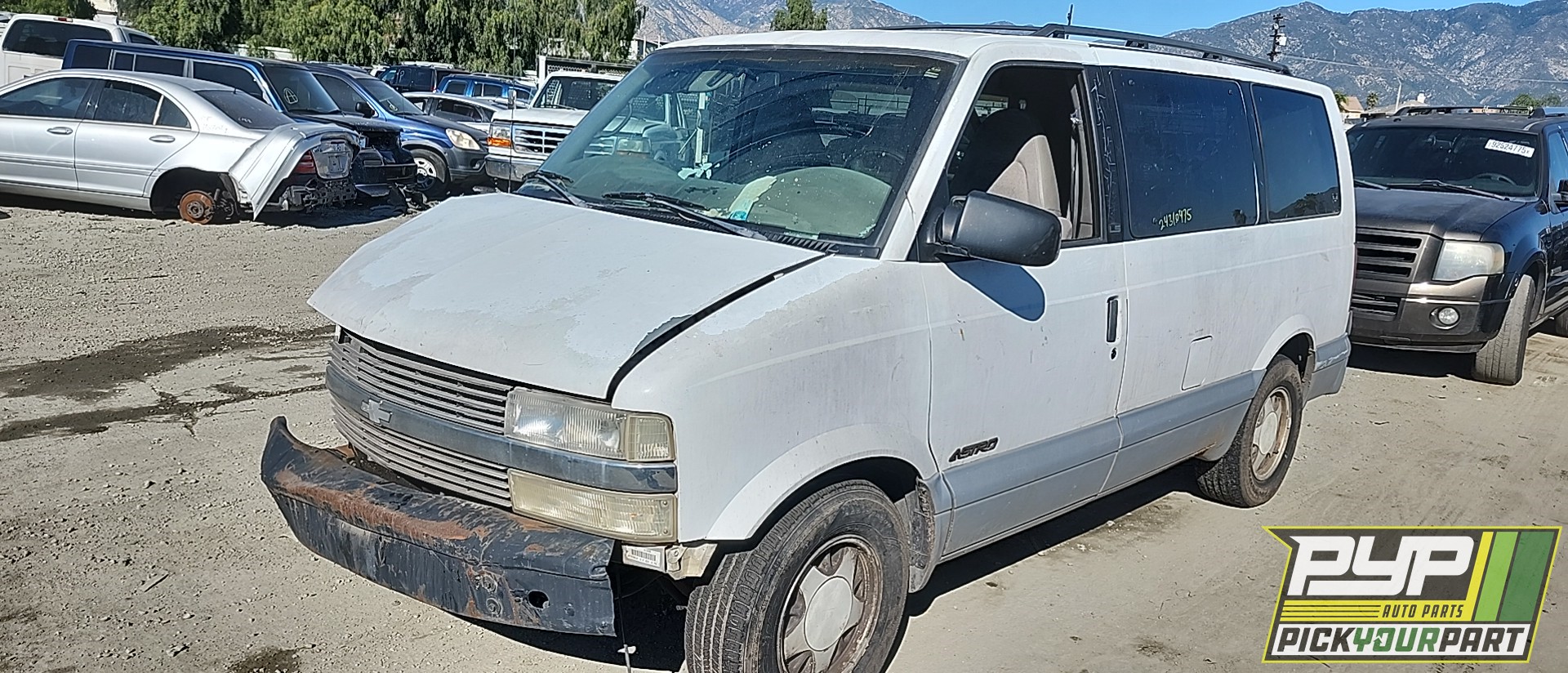1998 CHEVROLET ASTRO available for parts