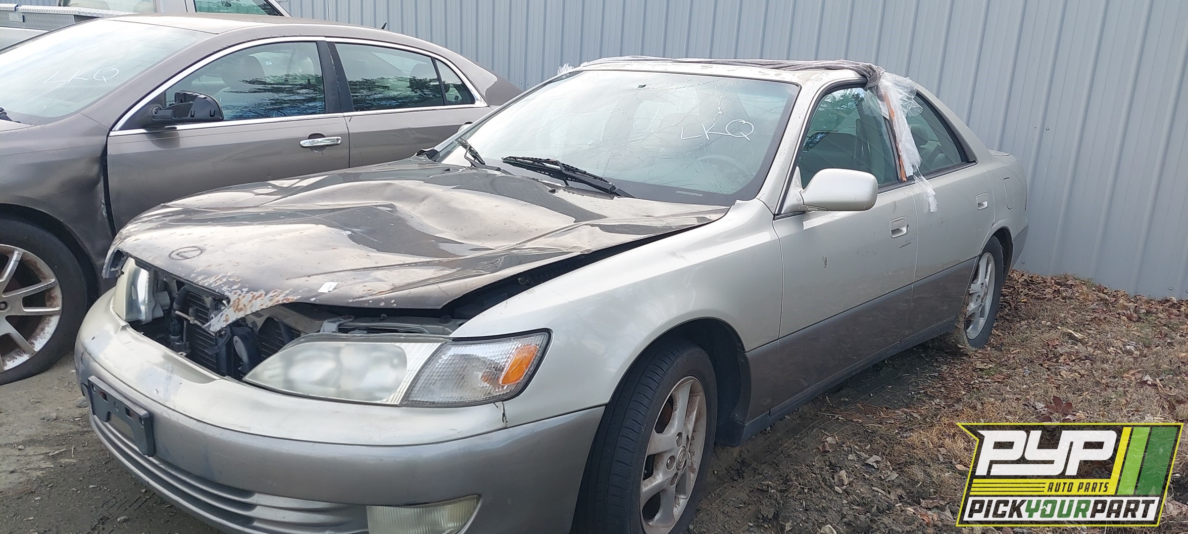 1999 LEXUS ES300 available for parts
