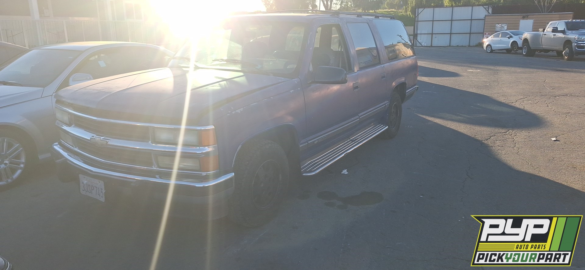 1994 CHEVROLET C1500 SUBURBAN available for parts