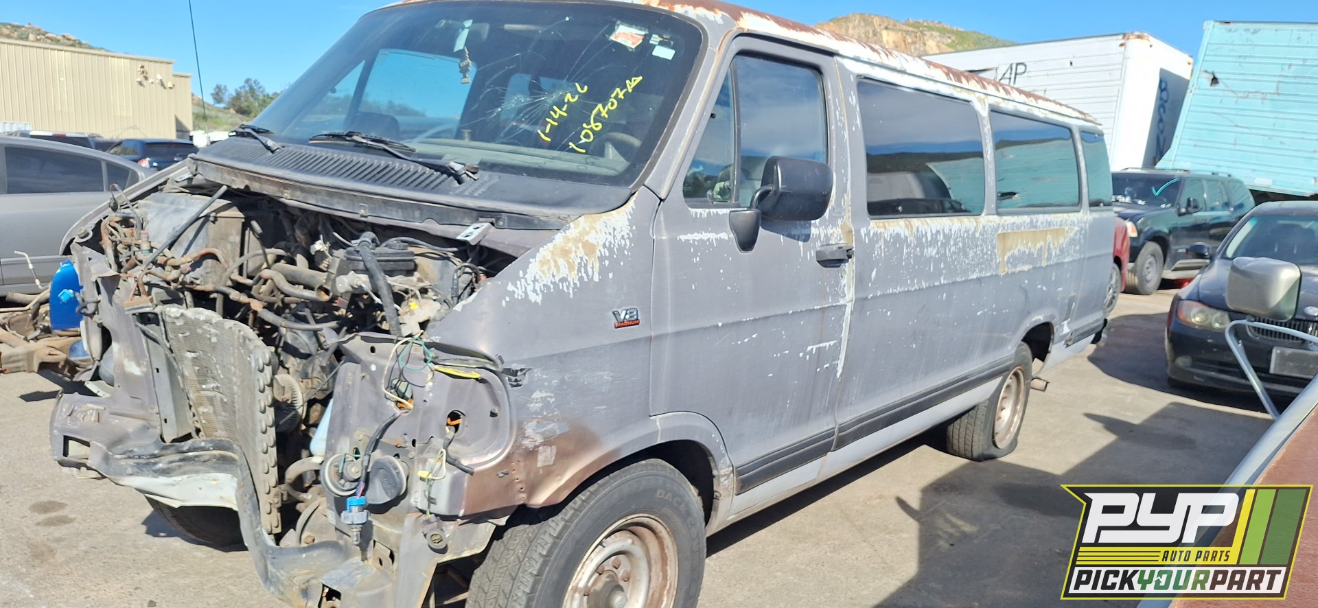 1995 DODGE B3500 available for parts