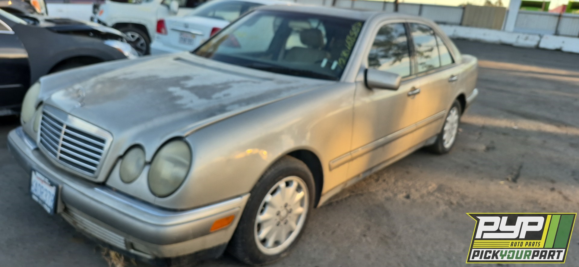 1997 MERCEDES-BENZ E320 available for parts