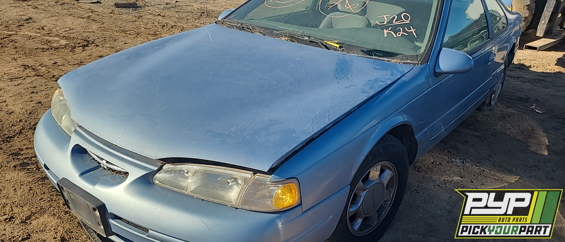 1997 FORD THUNDERBIRD available for parts