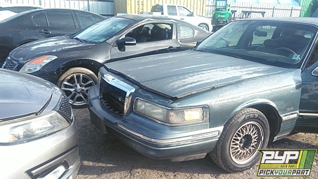 1996 LINCOLN TOWN CAR available for parts