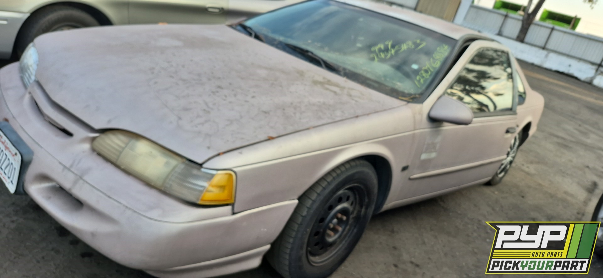 1995 FORD THUNDERBIRD available for parts
