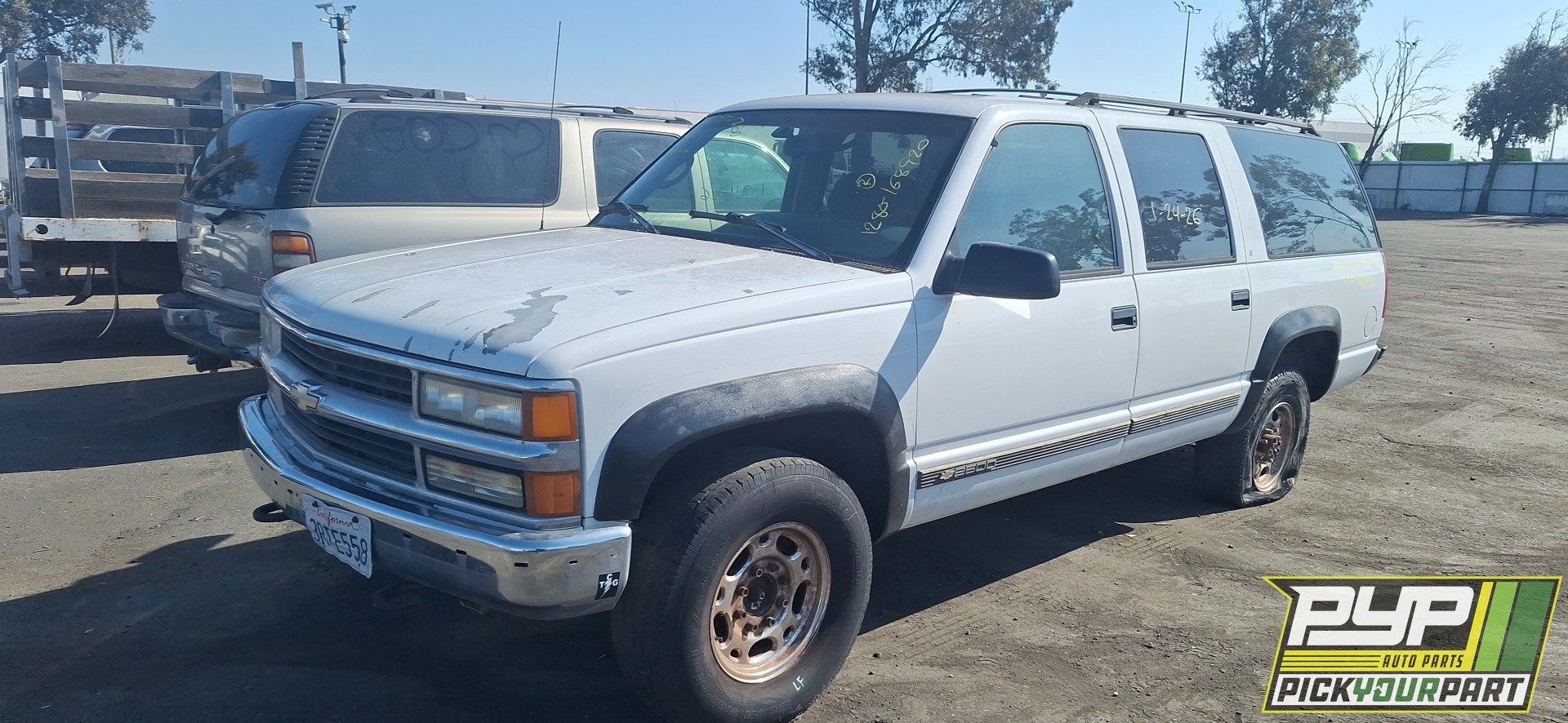 1996 CHEVROLET K2500 SUBURBAN available for parts