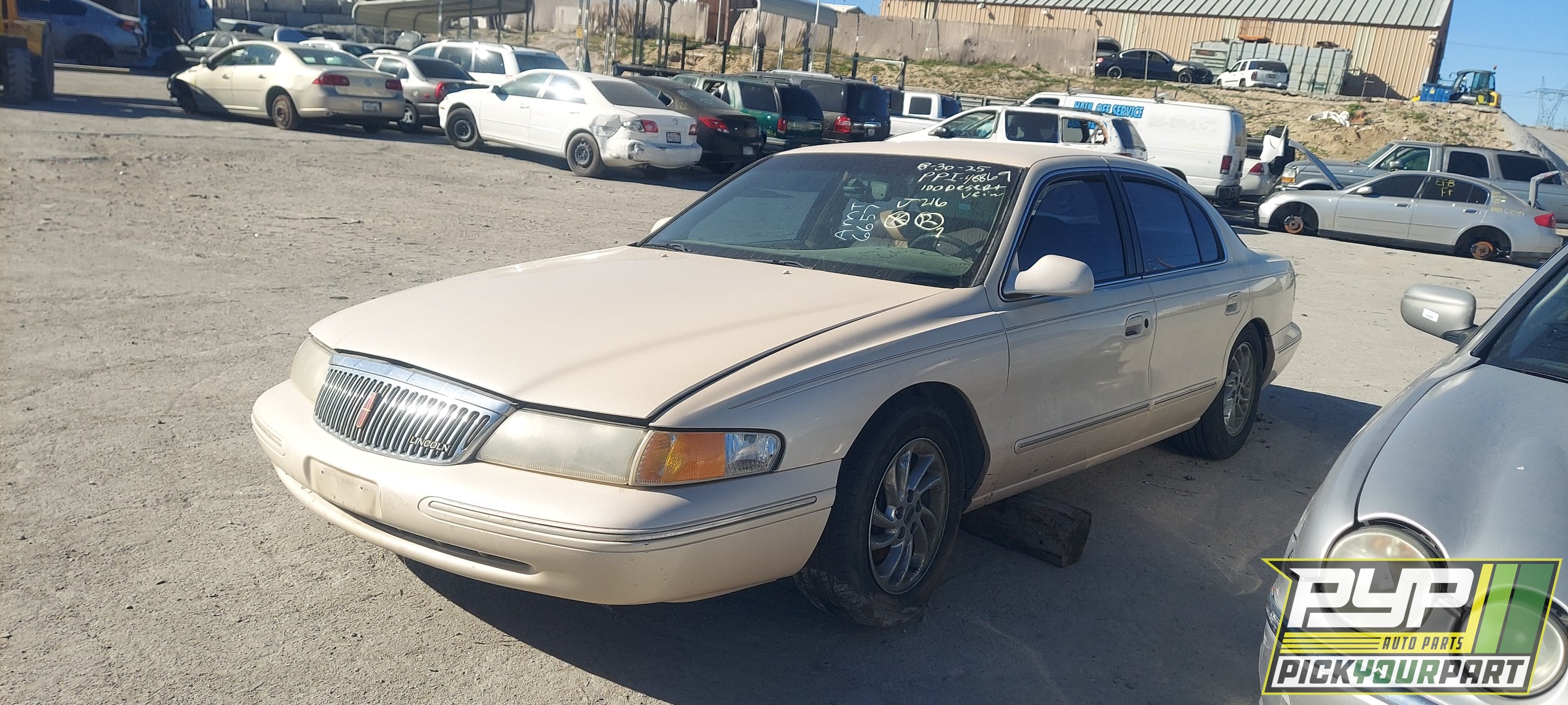 1995 LINCOLN CONTINENTAL available for parts
