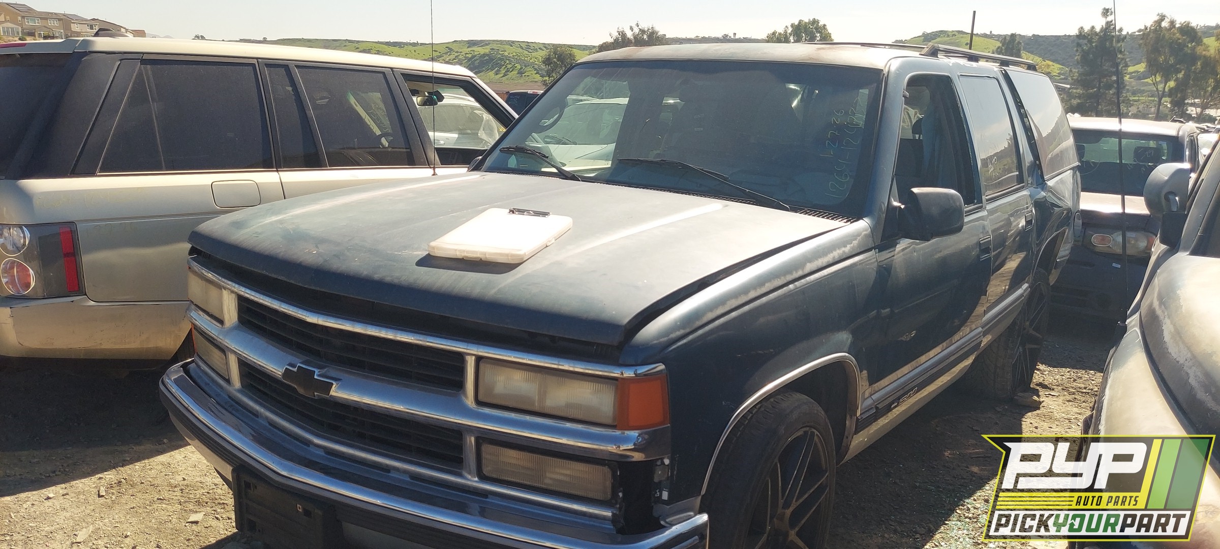 1995 CHEVROLET C1500 SUBURBAN available for parts