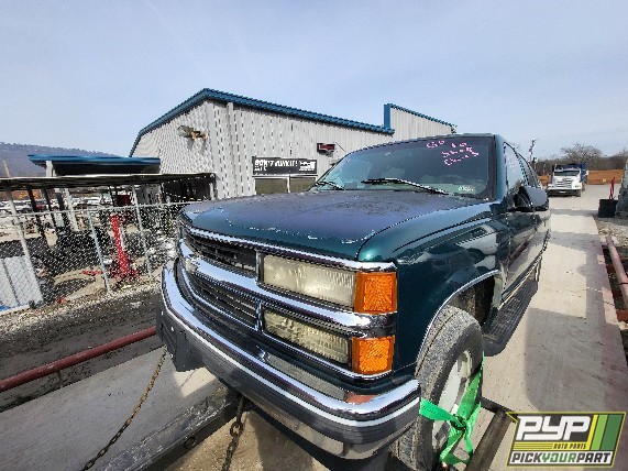 1996 CHEVROLET K1500 SUBURBAN available for parts