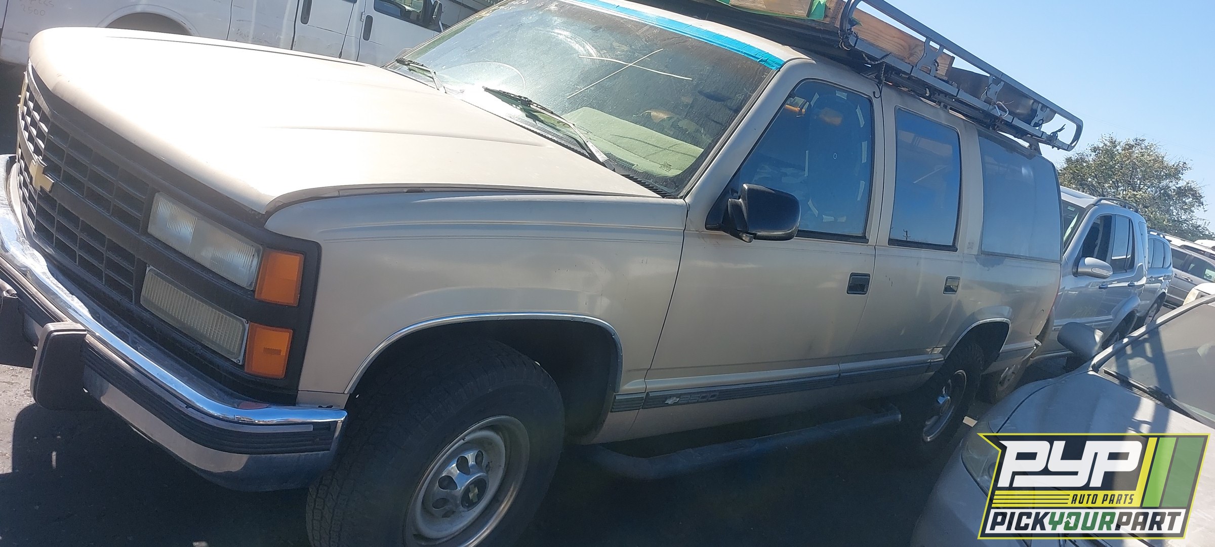 1993 CHEVROLET C2500 SUBURBAN available for parts