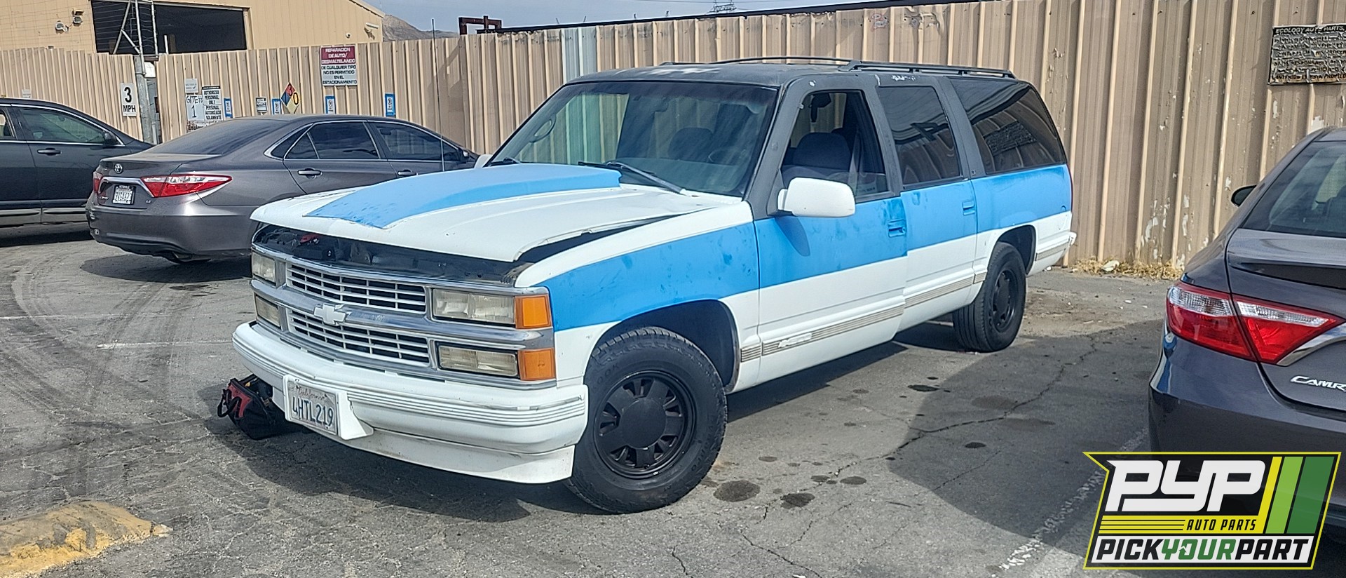 1995 CHEVROLET C1500 SUBURBAN available for parts