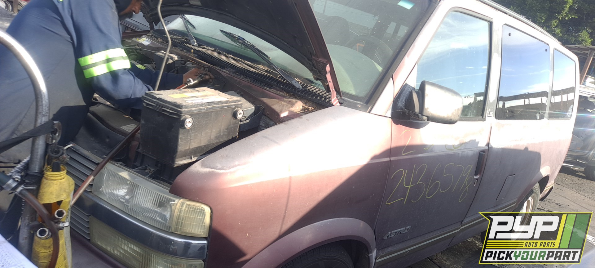 1996 CHEVROLET ASTRO available for parts