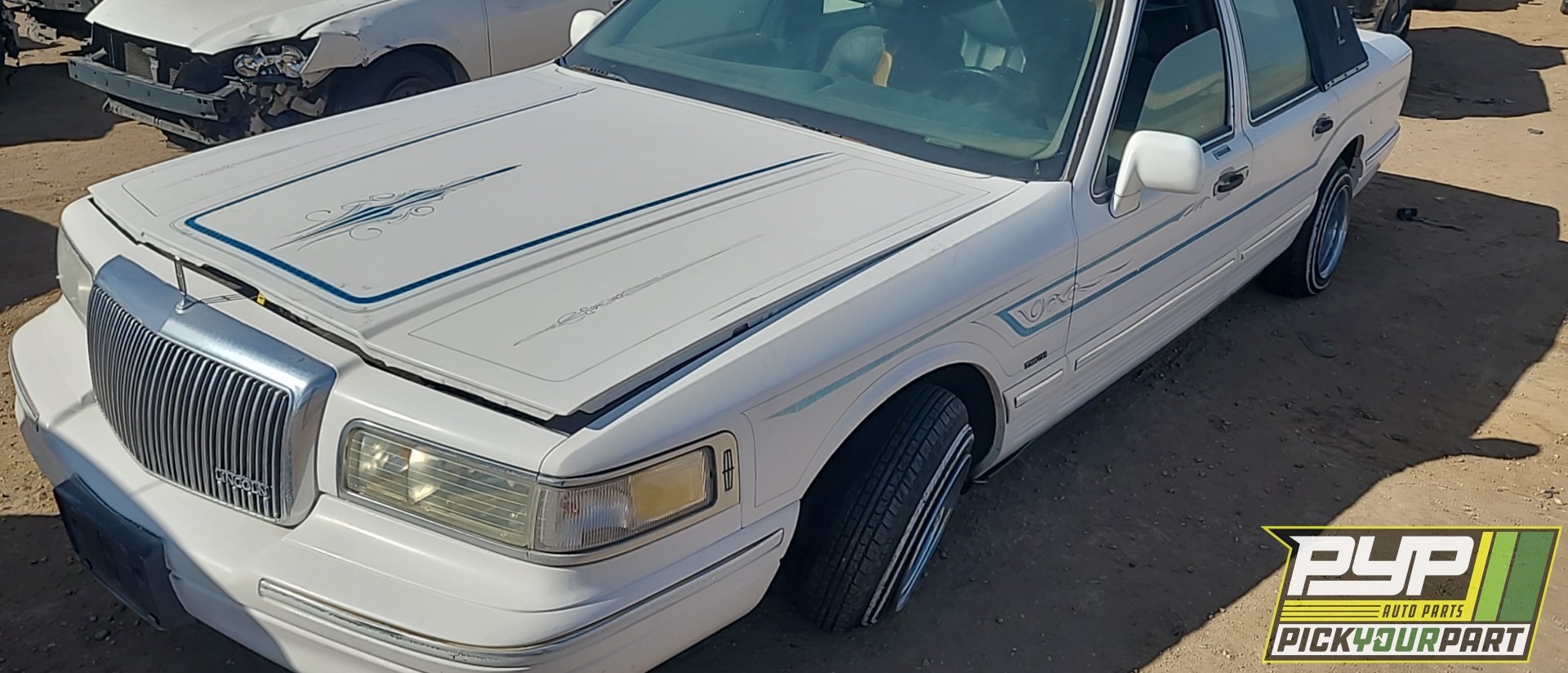 1995 LINCOLN TOWN CAR available for parts