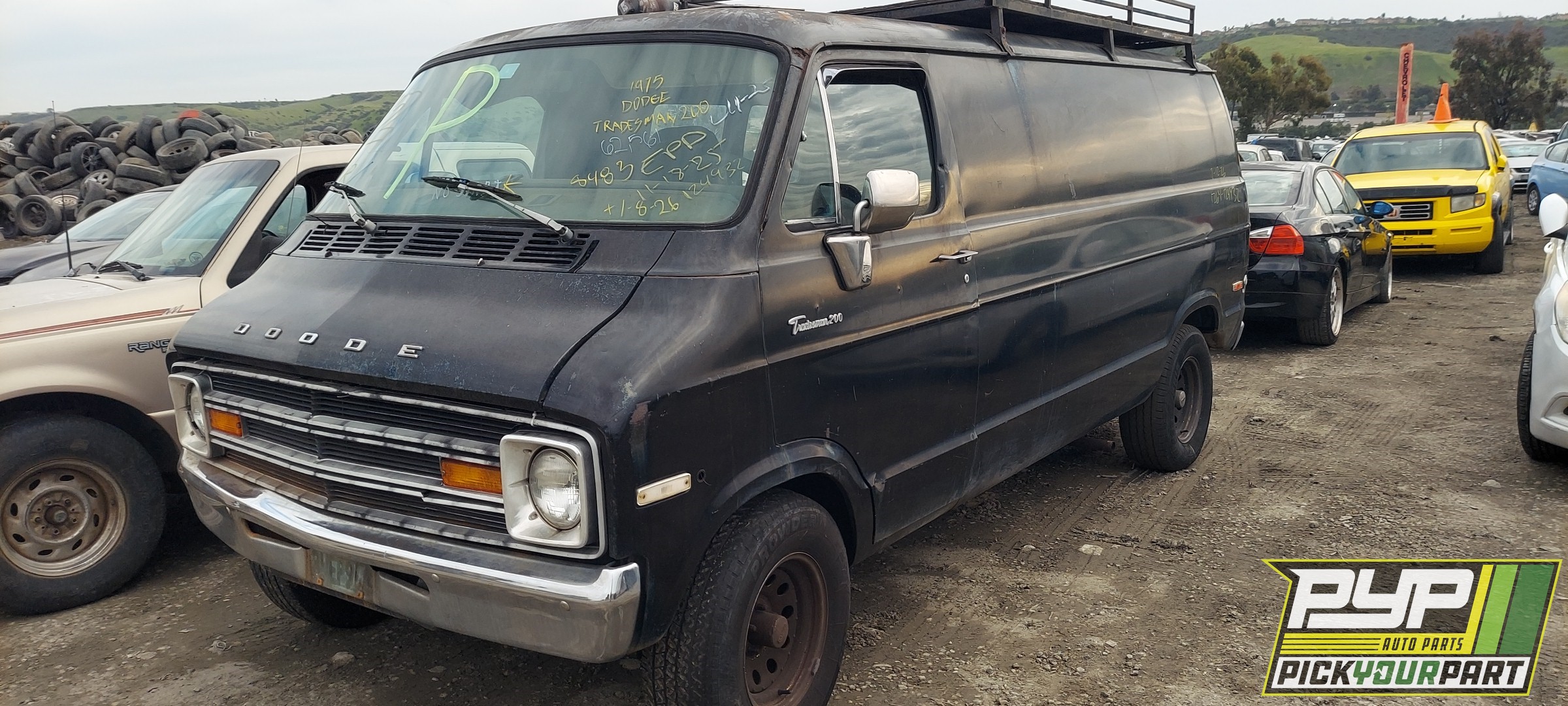 1975 DODGE B100 partes disponibles