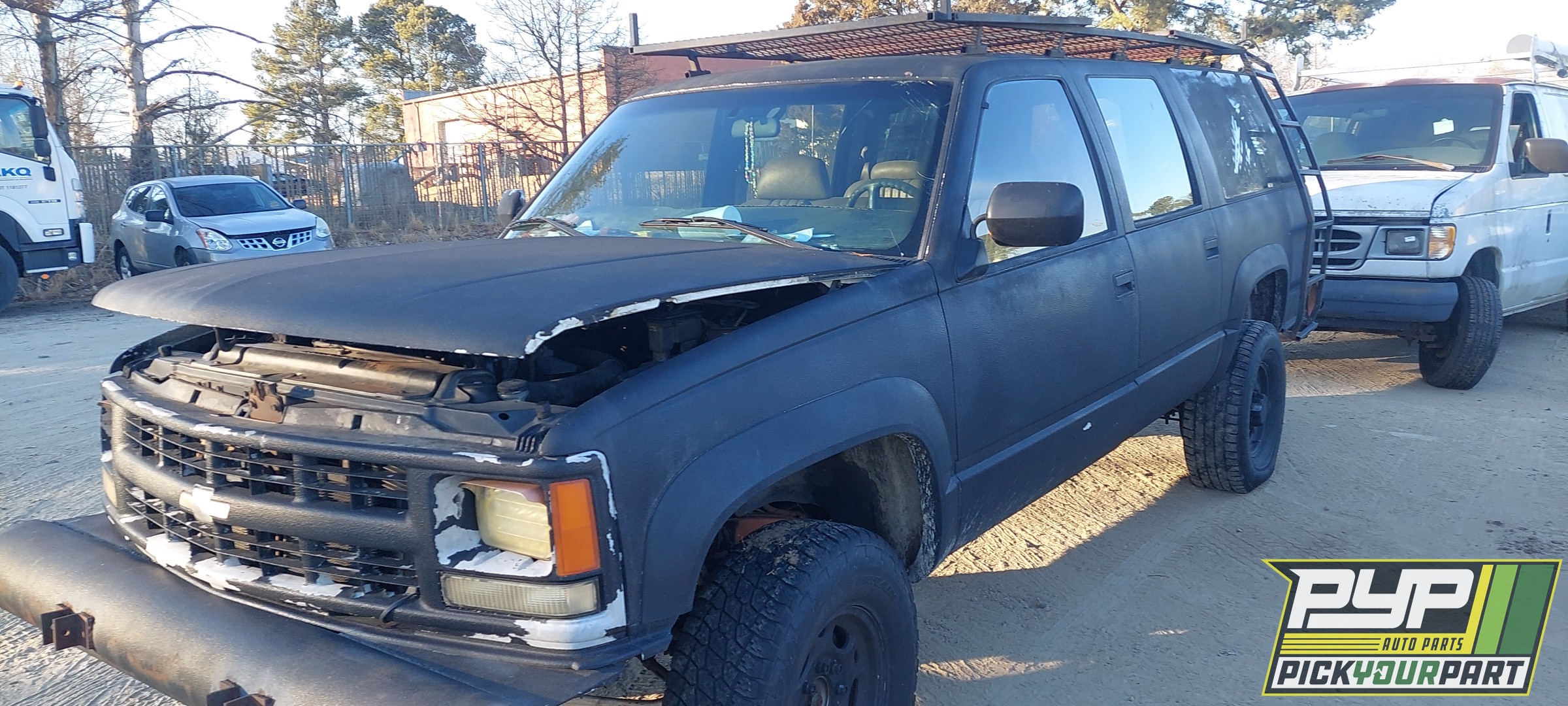 1999 CHEVROLET K2500 SUBURBAN available for parts