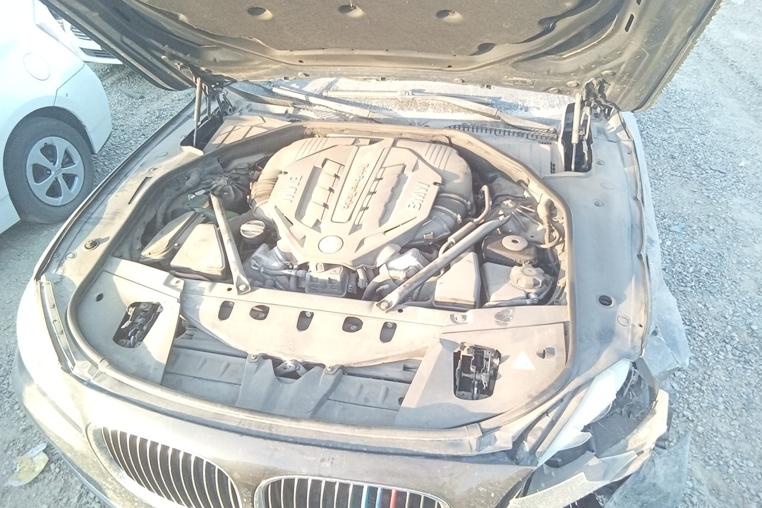 (4.4L TWIN TURBO) RWD