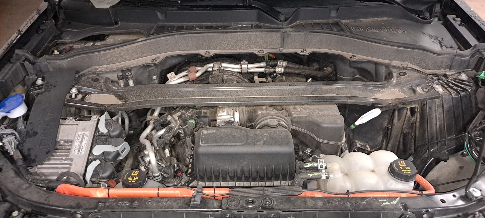 3.3 AUTO AWD 3.3L VIN W (8TH DIGIT HYBRID) W/POLICE PACKAGE